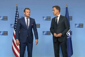 Secretário da Defesa dos EUA diz que com Trump se aprendeu “a aplicação ativa da paz por e meio da força” 