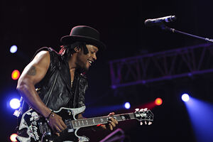 D'Angelo fotografado num concerto em 2012, em Nova Orleães, nos Estados Unidos da América