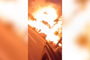 Imagens mostram momento da explosão de carro-bomba no Equador