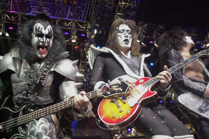 O guitarrista Ace Frehley, membro fundador dos Kiss, faleceu aos 74 anos
