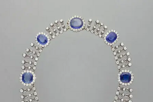 Colar com safiras e diamantes