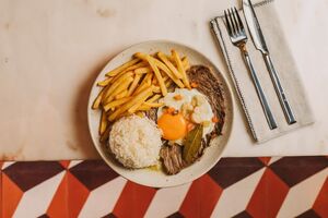 O menu "bitoque com bebida" custa €9,99