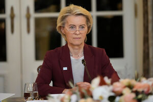 Ursula von der Leyen defende deportação de migrantes irregulares na UE