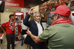 Luís Filipe Vieira esteve em campanha na Casa do Benfica de Vila Franca de Xira