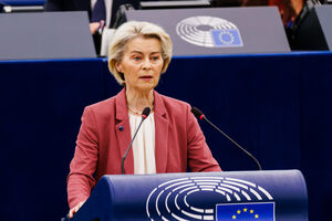 Von der Leyen alerta para dependências perigosas da China no Parlamento Europeu, em Estrasburgo