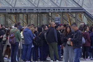 Museu do Louvre voltou a abrir portas após roubo de joias 