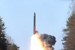 Rússia realiza exercícios com lançamentos de mísseis nucleares estratégicos