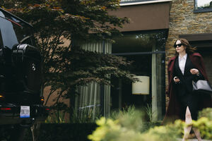 Como tem vindo a ser habitual nos seus filmes, Yorgos Lanthimos convocou Emma Stone para esta longa-metragem