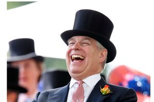 O duque de York nas corridas de cavalos de Ascot, em 2019, ainda com motivos para sorrir