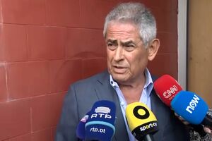 "Mostrei disponibilidade para terminar o que comecei": Luís Filipe Vieira votou na Casa do Benfica do Seixal