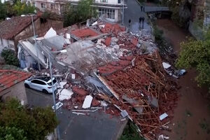 Imagens aéreas mostram edifícios completamente destruídos após sismo na Turquia