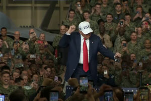 Trump mostra dotes de dança pela segunda vez durante a sua visita à Ásia. Veja as imagens