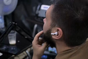 Forças ucranianas recorrem a drones aéreos e terrestres na luta contra a invasão russa no Donbass