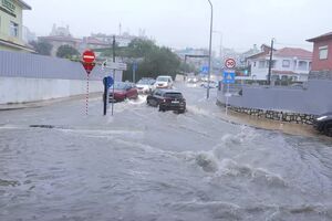 Mau tempo causa inundações em Lisboa e Algarve, com centenas de ocorrências registadas