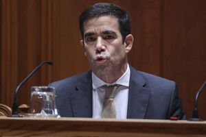 António Leitão Amaro anuncia lei de retorno de estrangeiros em Portugal