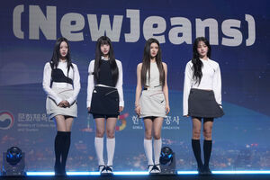 Tribunal impede NewJeans de deixar editora ADOR após alegações de maus-tratos