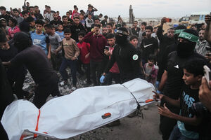 Hamas entrega corpos de reféns em Gaza, em meio a tensão crescente