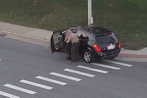 Polícia salva condutora que se engasgou ao volante nos EUA