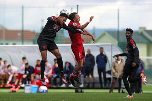 Estudo alerta para risco de demência por impactos na cabeça de jogadores de futebol