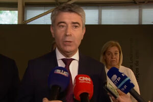 José Luís Carneiro diz que Governo "tem de responder" à proposta do PS para a gestão de emergência na Saúde