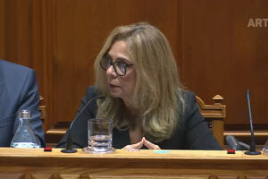 Ministra da Saúde recusa demitir-se depois de morte de grávida