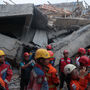Desabamento de escola na Indonésia: pelo menos 91 pessoas estão debaixo dos escombros há dois dias