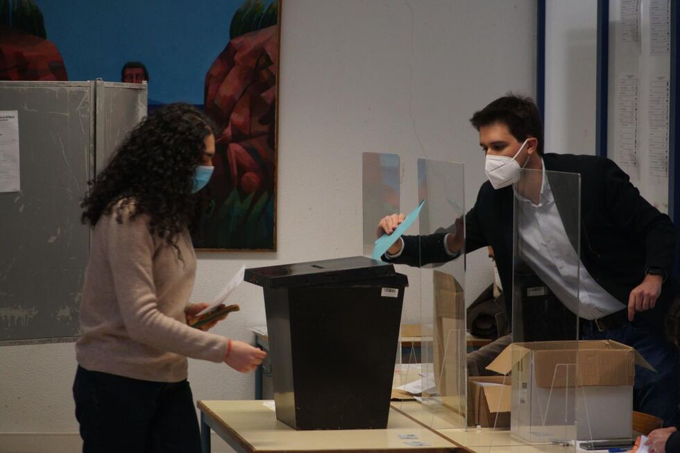 Eleitores votam nas eleições autárquicas