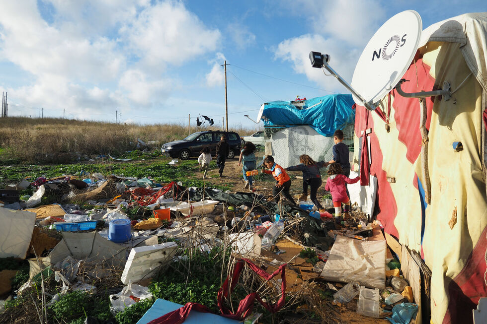 Crianças ciganas em risco de pobreza em Portugal, segundo dados da FRA