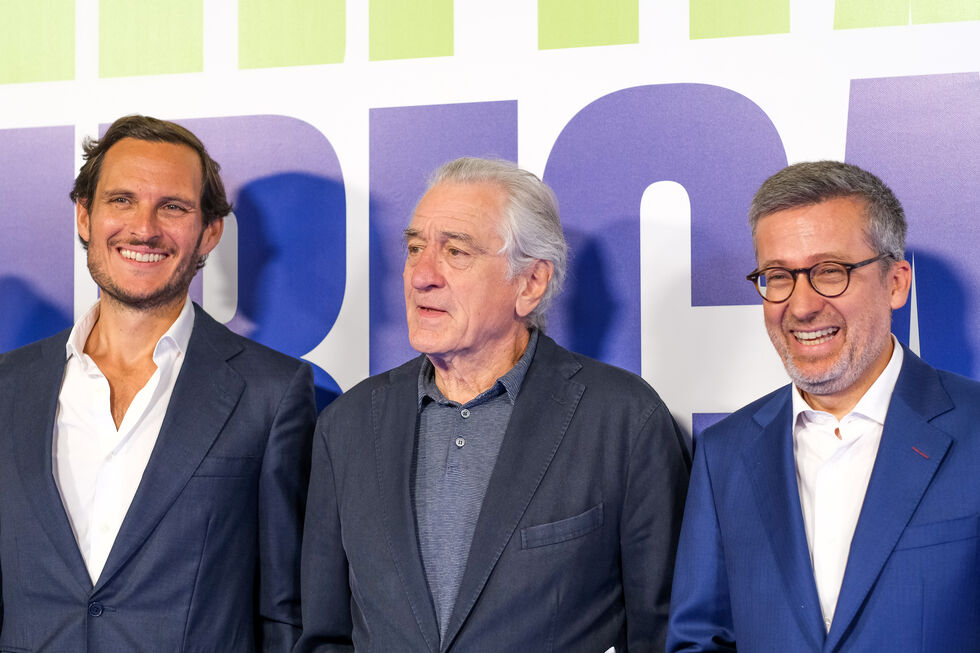 Da esquerda para a direita, o CEO do grupo Impresa, Francisco Pedro Balsemão, o ator Robert De Niro e o presidente da Câmara Municipal de Lisboa Carlos Moedas - três figuras centrais na organização do festival