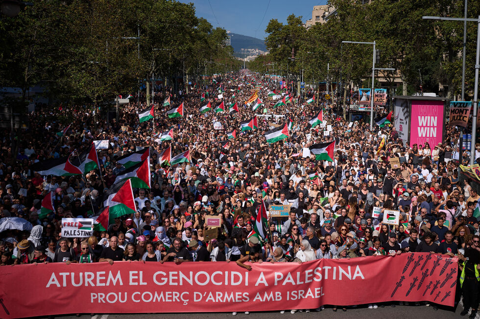Milhares protestam em Barcelona contra ataques em Gaza 