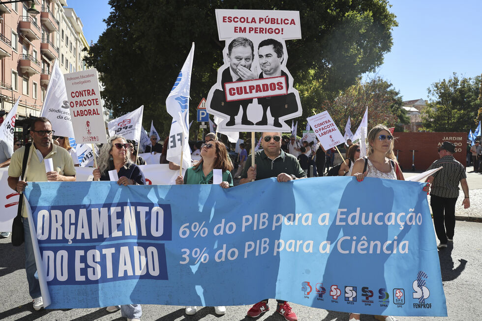 Professores protestam em Lisboa por valorização da carreira e mais orçamento