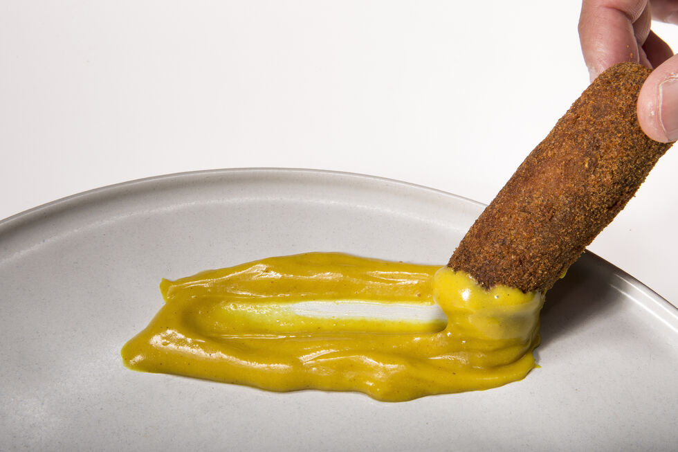 Com ou sem mostarda, mais tenro ou estaladiço, o croquete é símbolo democrático