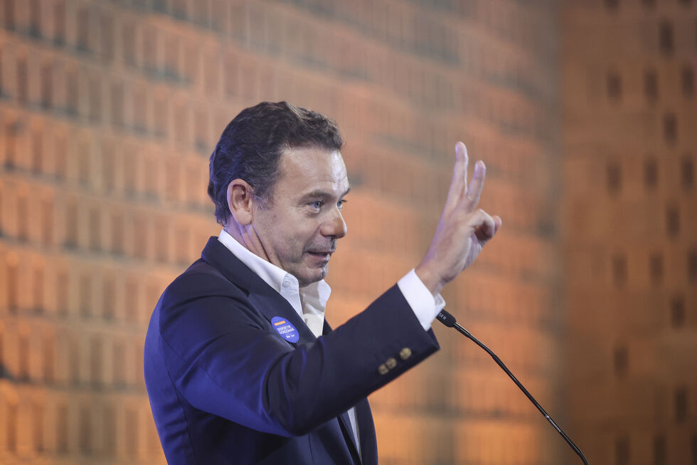 Montenegro não responde a questões sobre faturas e pedidos de documentação