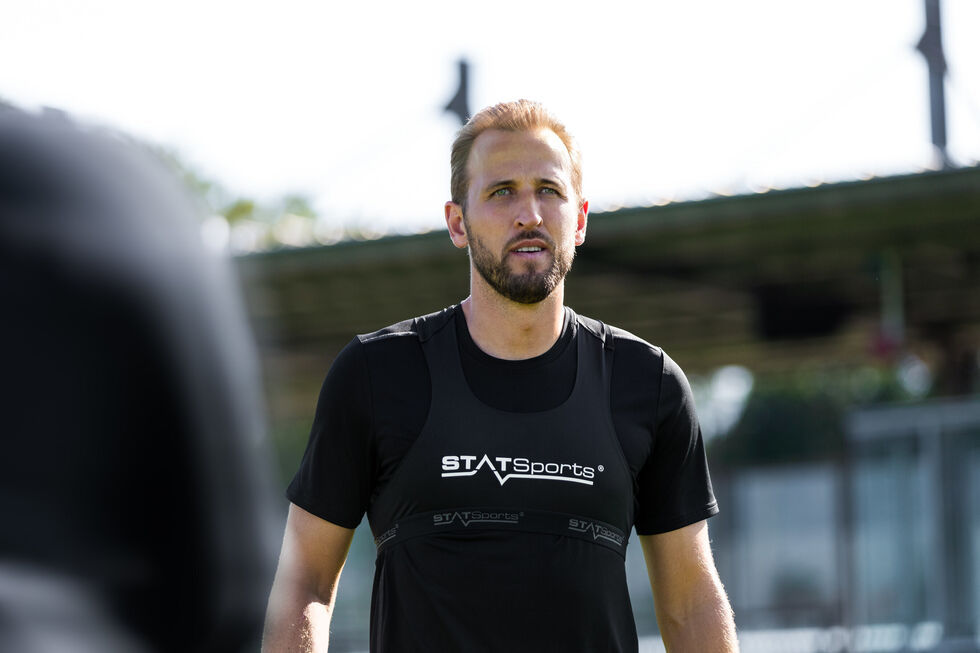 Harry Kane usa equipamento StatSports durante treino da seleção