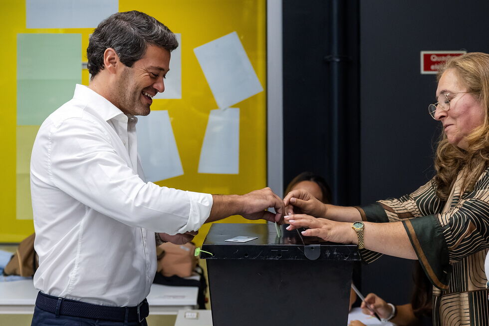 Ventura vota e apela à participação para garantir a democracia