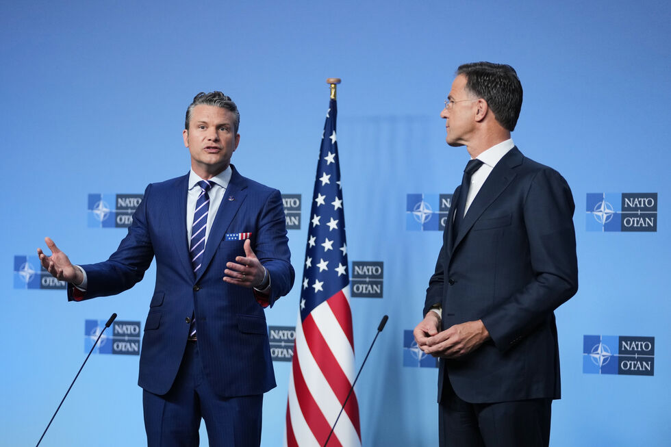 EUA anunciam mais armamento na NATO para chegar à 'paz através da força'