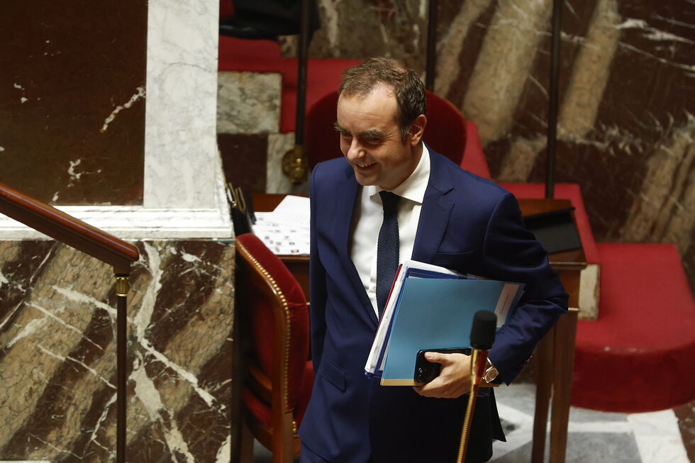 Sébastien Lecornu sobrevive a moções de censura na Assembleia Nacional francesa