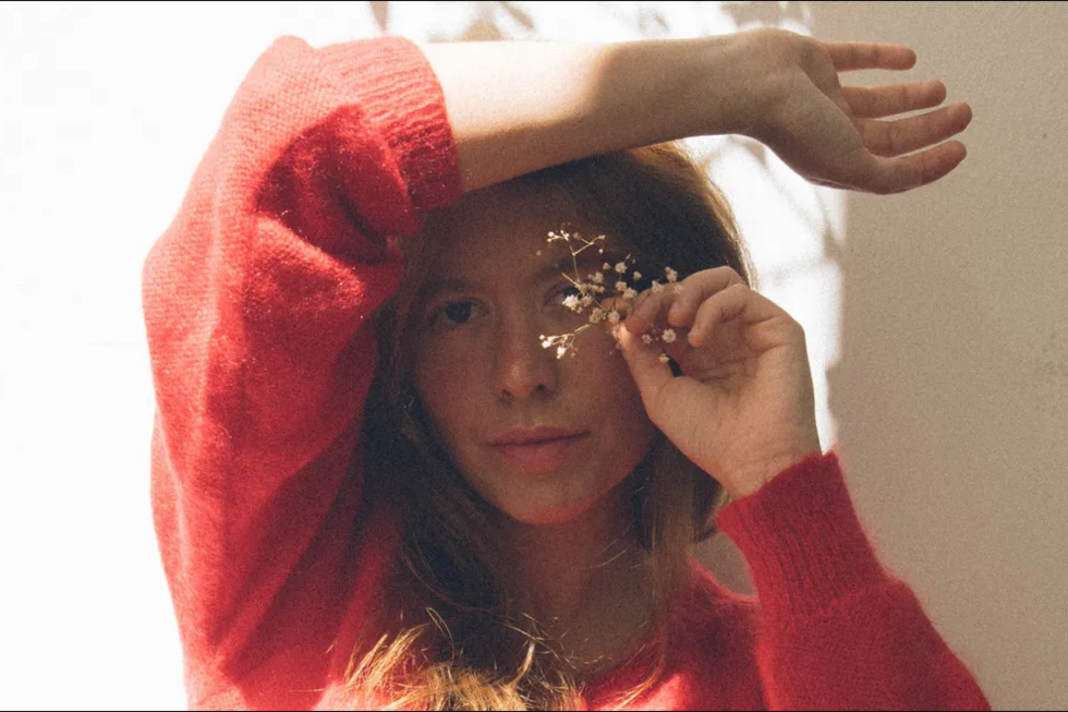 A cantora brasileira é filha de Tom Jobim, tendo nascido quando o celebrado pianista e compositor tinha 60 anos 