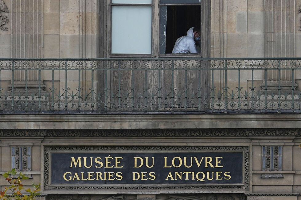 Roubo de joias mantém o Museu do Louvre encerrado em Paris
