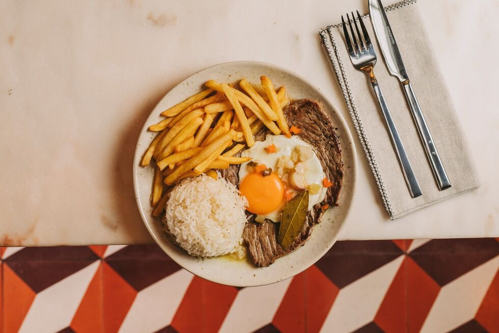 O menu 'bitoque com bebida' custa €9,99