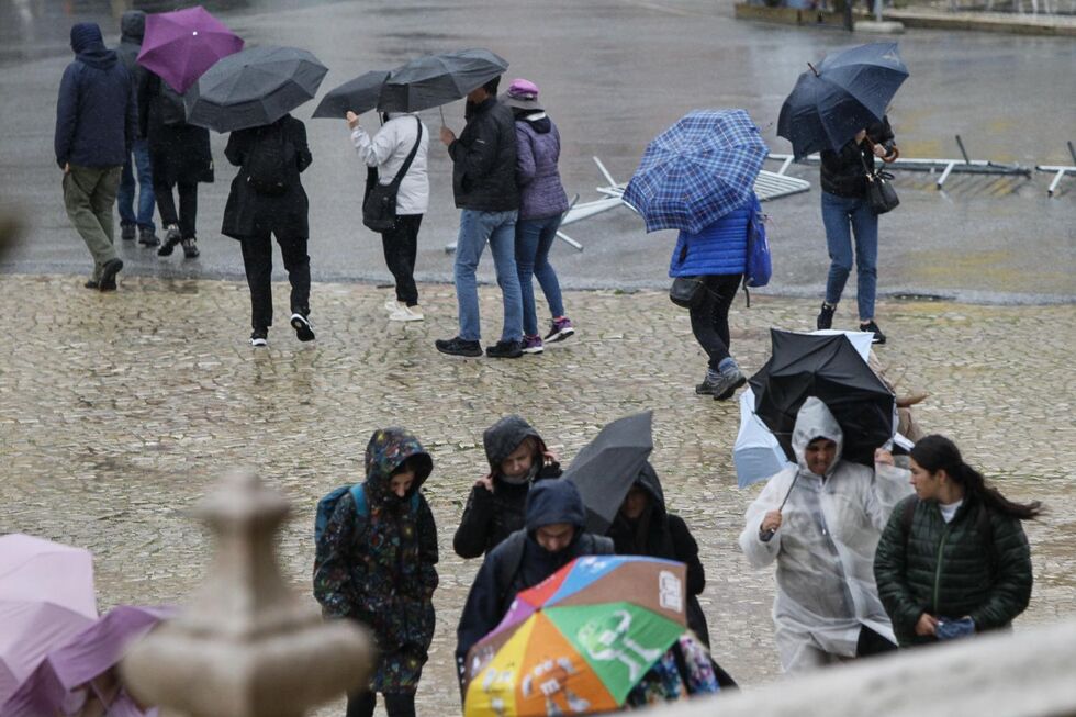 Chuva forte causa inundações e quedas de árvores em Lisboa