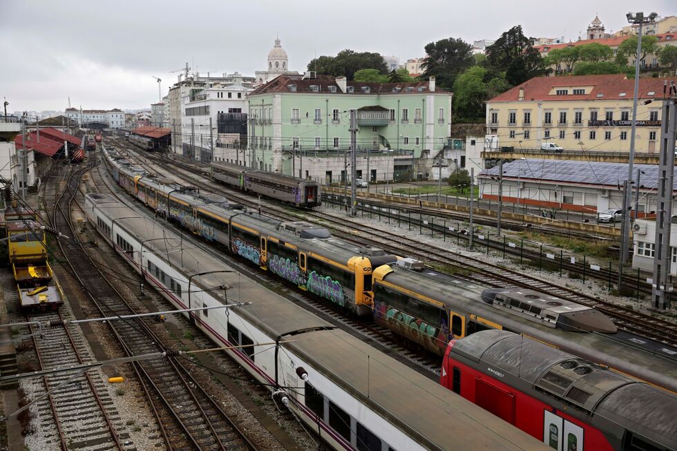 transportes comboios ferrovia