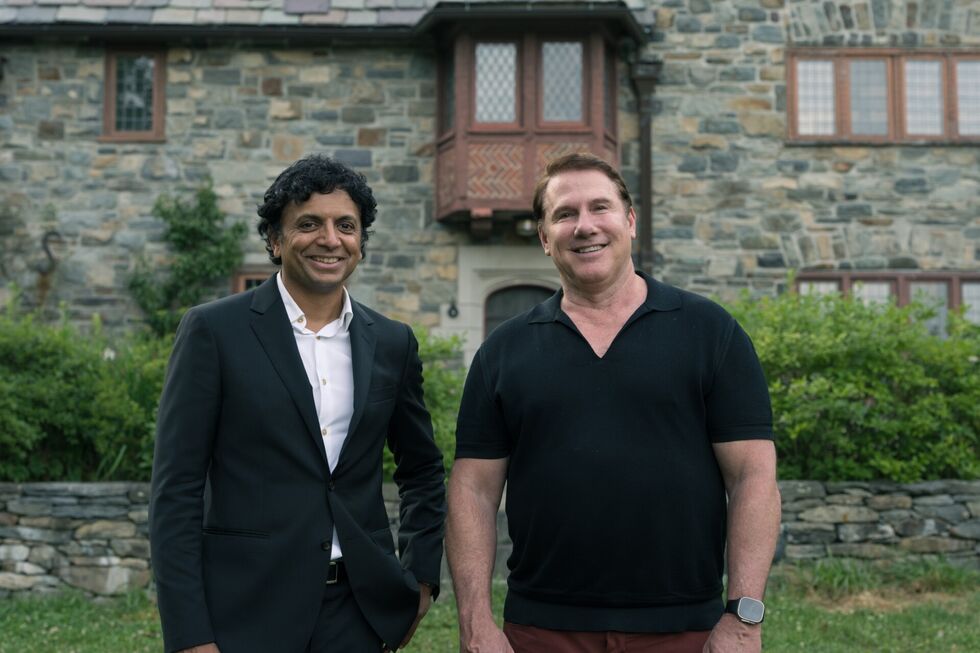 Nicholas Sparks e M. Night Shyamalan escreveram um romance sobrenatural 
