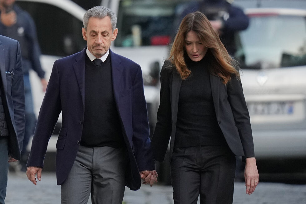 Sarkozy e a mulher deixam a sua casa em Paris