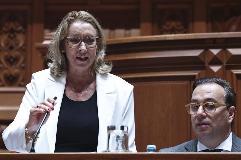 Ministra do Trabalho anuncia salário mínimo de 920 euros no Parlamento