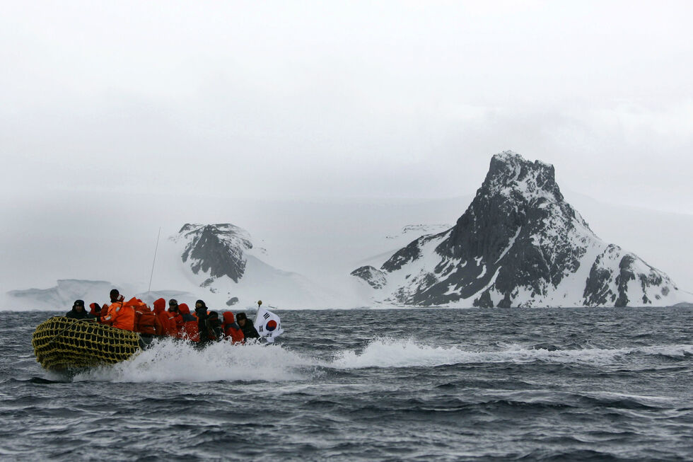 Tiago Figueiredo trabalha no posto de correios mais remoto do mundo, em Port Lockroy, na Antártica