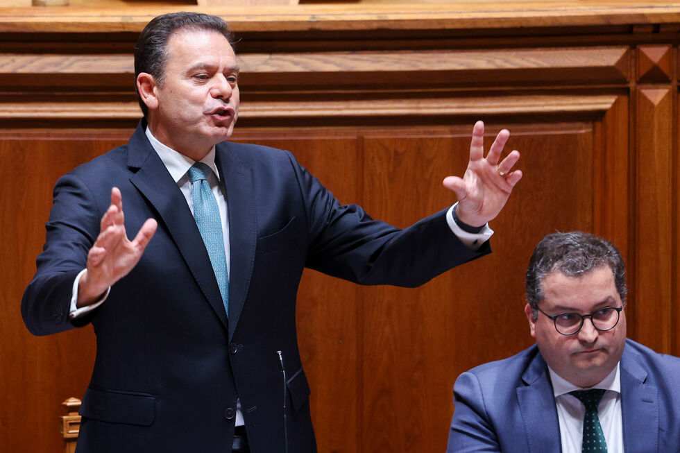 Montenegro nega intenção de privatizar Segurança Social no debate do OE2026