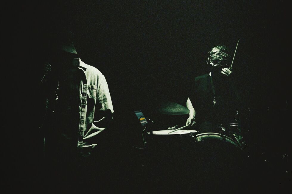 O Coletivo Raso atua no Centro Cultural Vila Flor esta quinta-feira, 30, às 21h