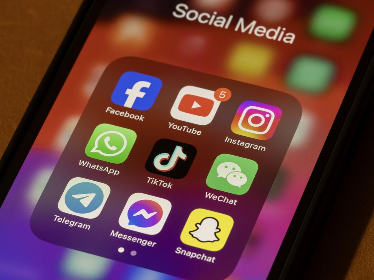 Procurar conselhos médicos nas redes sociais? As fake news fazem mal à saúde