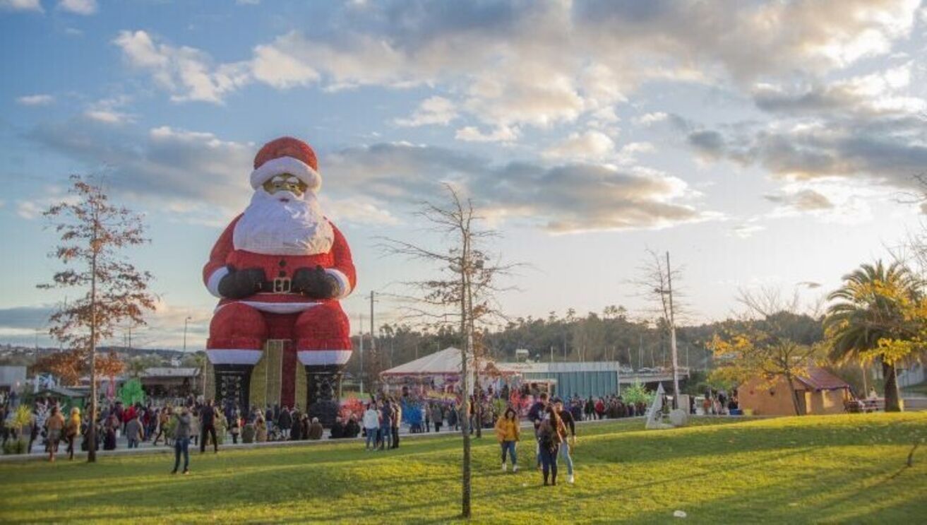 Público visita Pai Natal gigante em Águeda